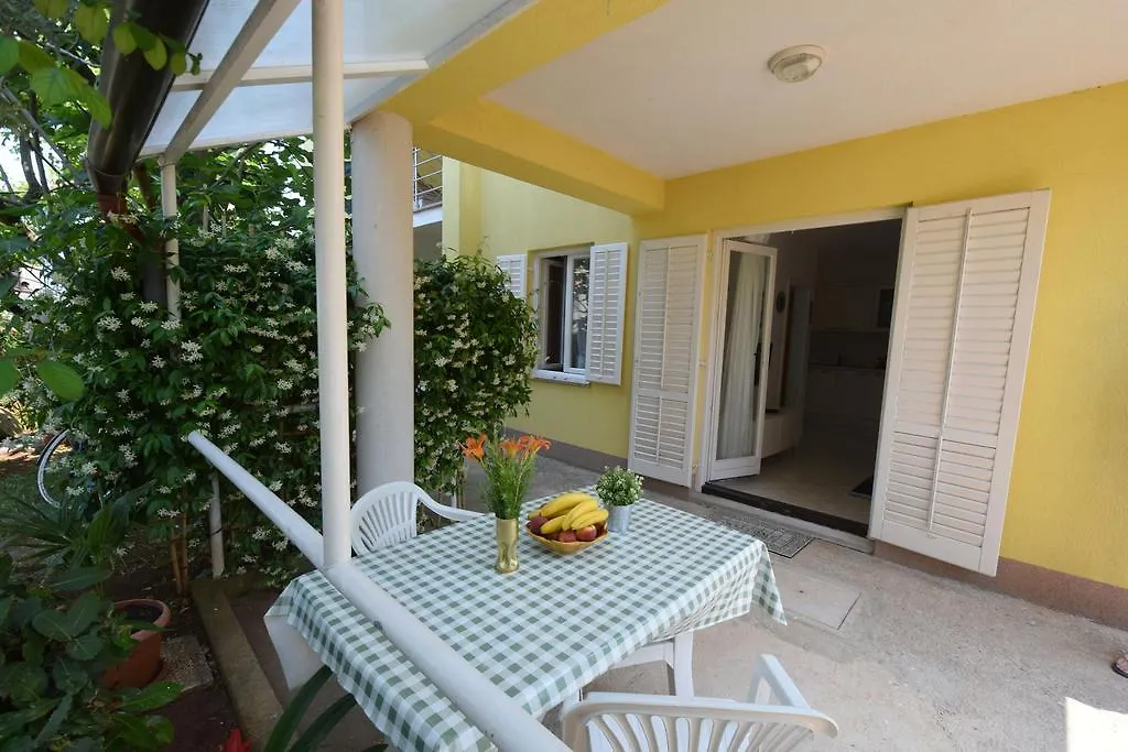 Apartments Karuza Malinska Hırvatistan