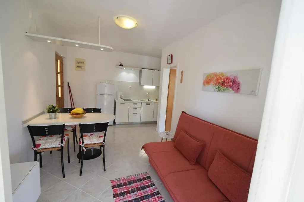 Apartments Karuza Malinska Hırvatistan