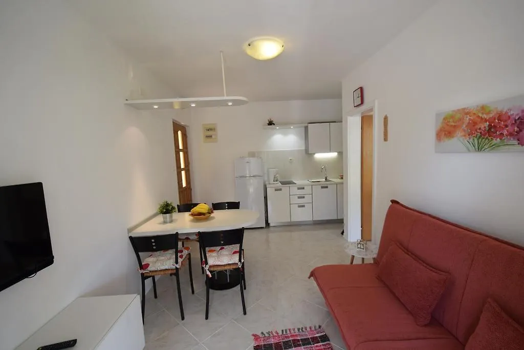 Apartments Karuza Malinska 0*,  Hırvatistan