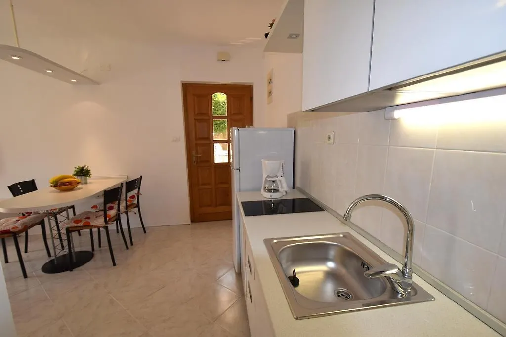 Apartments Karuza Malinska 0*,  Hırvatistan